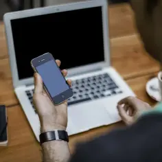 Jak przegrać zdjęcia z telefonu na laptopa bez problemów i strat