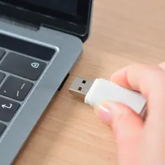 Jak naprawić uszkodzony pendrive i odzyskać cenne dane bez ryzyka
