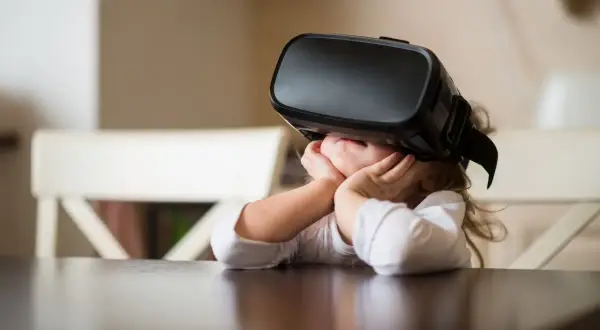 Czy okulary VR są szkodliwe dla dzieci? Odkryj niebezpieczeństwa zdrowotne